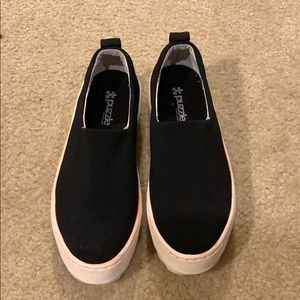 Used!! Black Platform slip on shoes